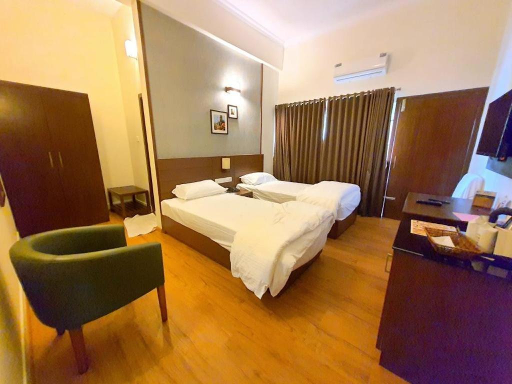 Emperor-Hotel Rachana Continental Pvt Ltd Kizhake Chālakudi Buitenkant foto