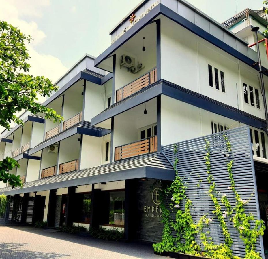 Emperor-Hotel Rachana Continental Pvt Ltd Kizhake Chālakudi Buitenkant foto