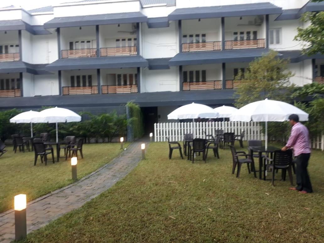 Emperor-Hotel Rachana Continental Pvt Ltd Kizhake Chālakudi Buitenkant foto