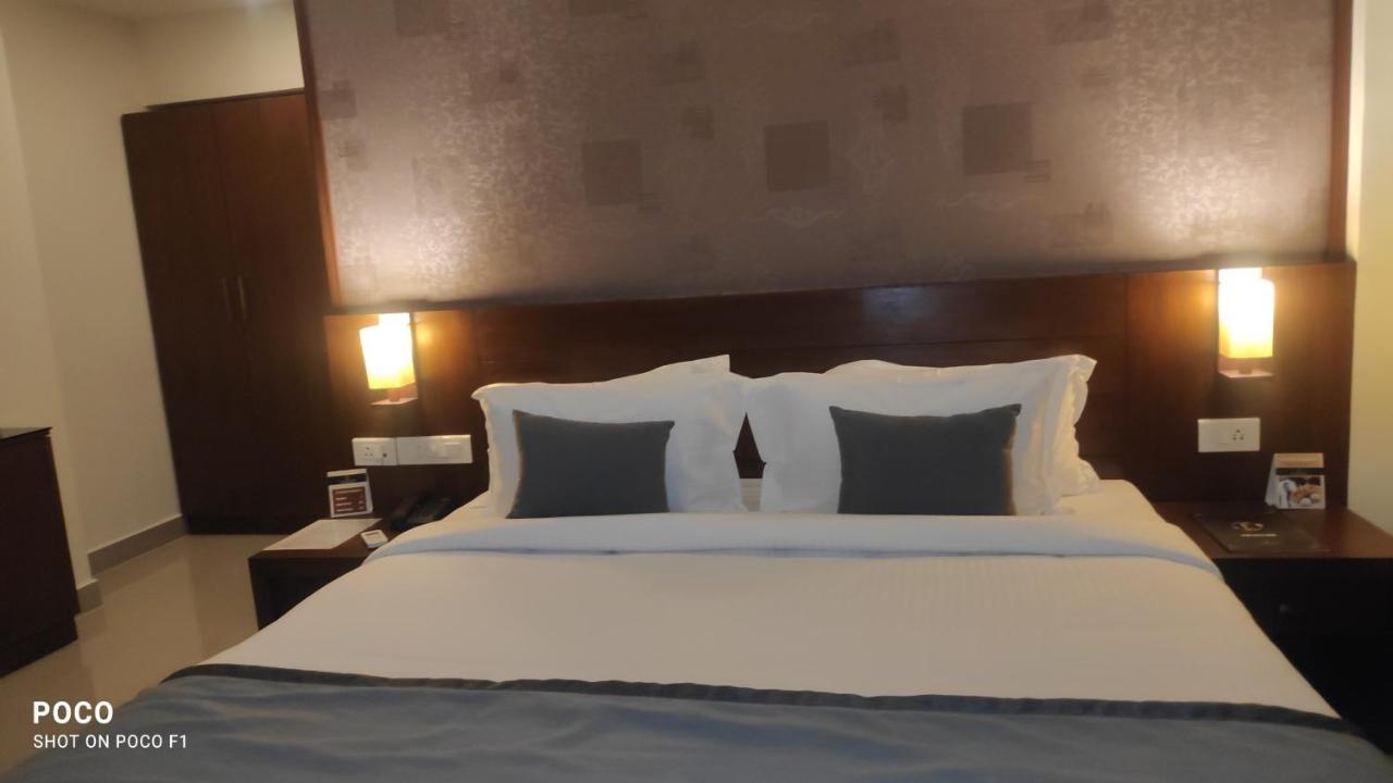 Emperor-Hotel Rachana Continental Pvt Ltd Kizhake Chālakudi Buitenkant foto