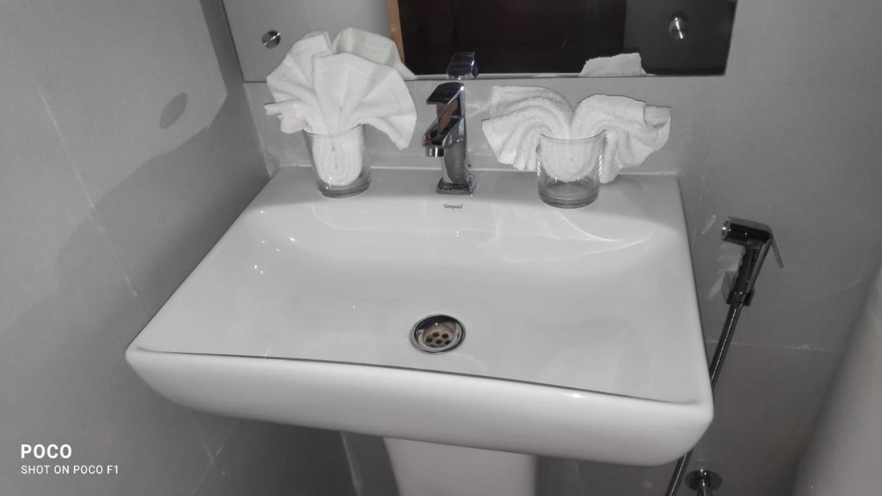 Emperor-Hotel Rachana Continental Pvt Ltd Kizhake Chālakudi Buitenkant foto