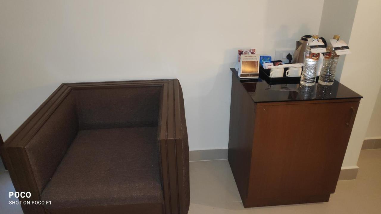 Emperor-Hotel Rachana Continental Pvt Ltd Kizhake Chālakudi Buitenkant foto